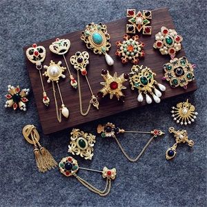 Fashion Design Clip-on Brooch Pin Classic Jewelry